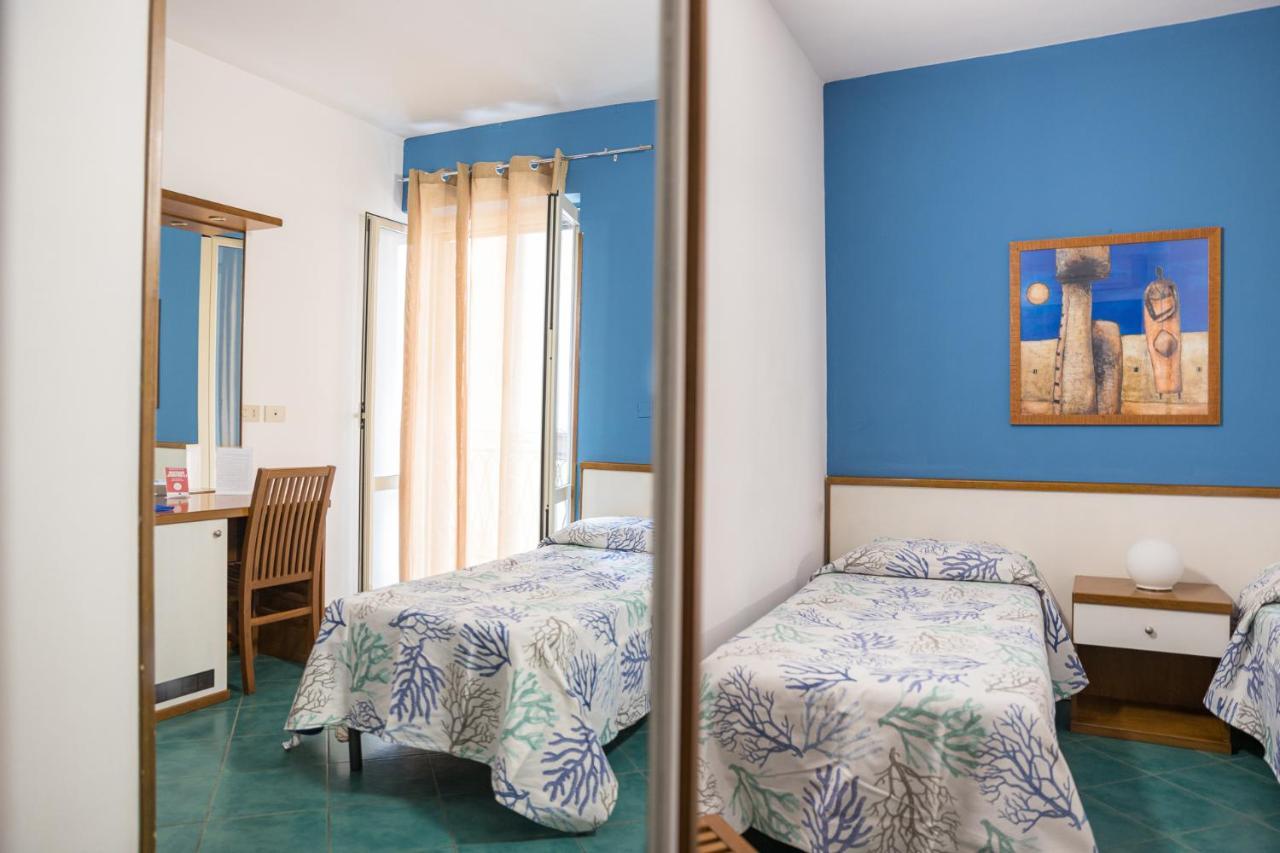 Hotel Clelia Устика Экстерьер фото