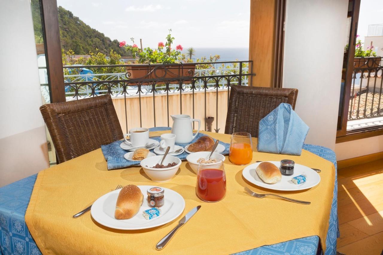 Hotel Clelia Устика Экстерьер фото
