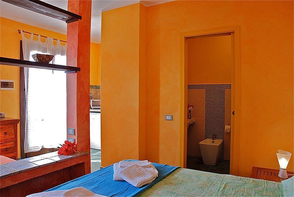 Hotel Clelia Устика Экстерьер фото