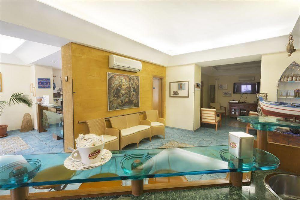 Hotel Clelia Устика Экстерьер фото